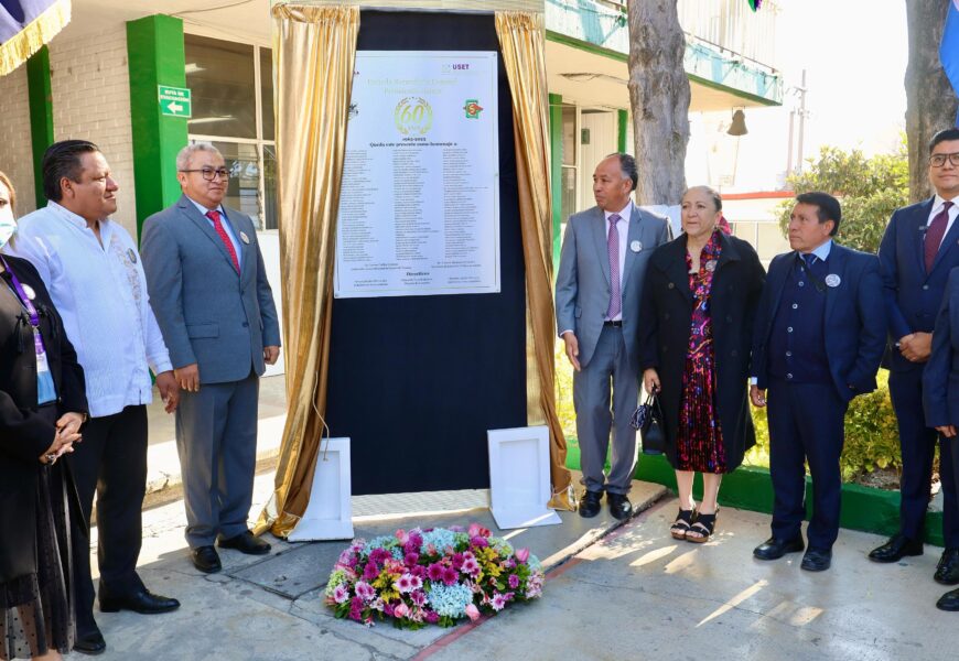 Conmemoran natalicio de Benito Juárez y 60 años de secundaria