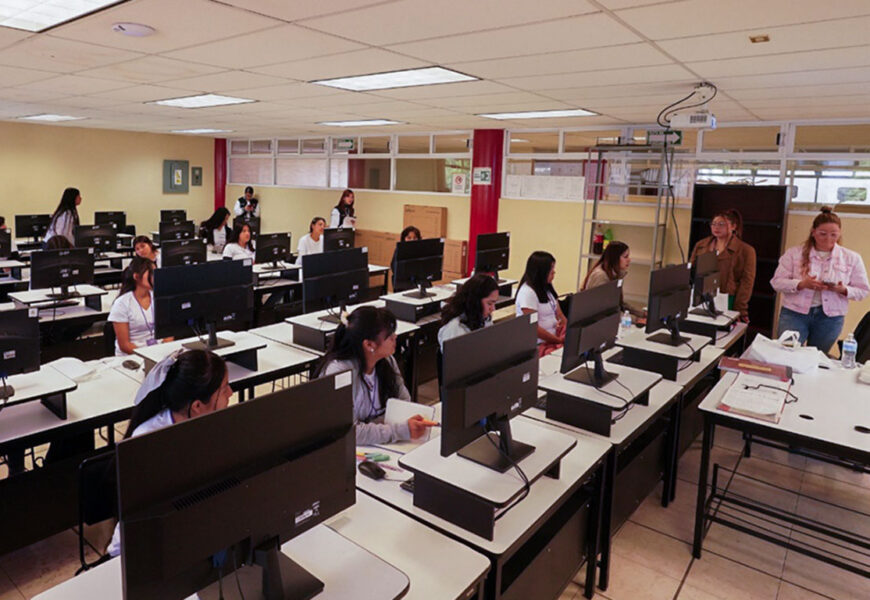 Tecnolochicas Tlaxcala beneficia a 597 alumnas
