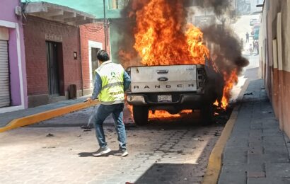 Protección Civil Municipal de Tlaxcala atendió incendio vehicular sin lesionados