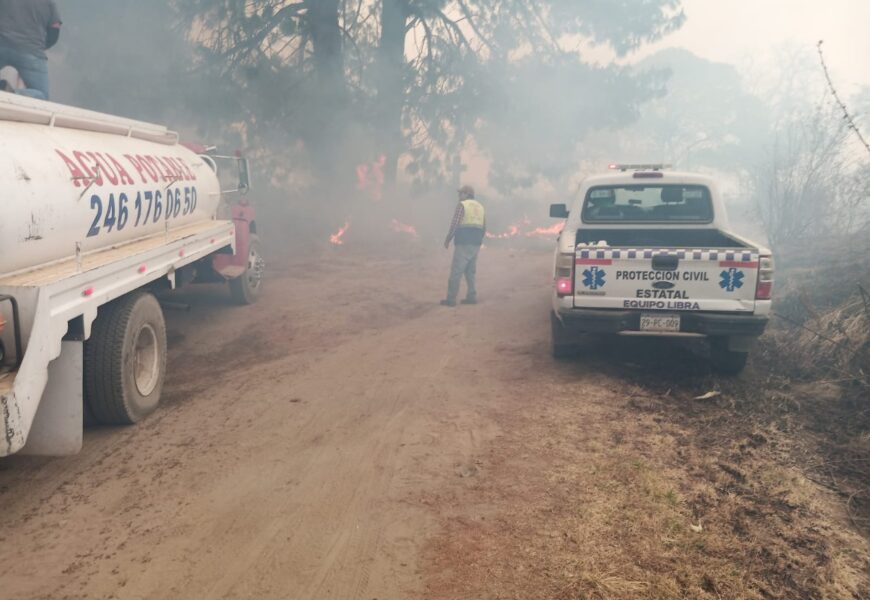 Incendio forestal en Atltzayanca sigue activo