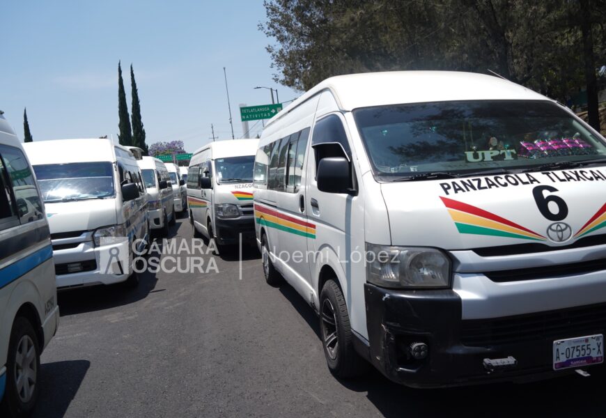 Gobierno de Tlaxcala atiende transportistas tras protesta pacífica
