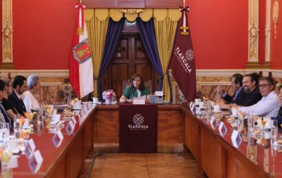 Reconocen a Teresa León Naesher por promoción cultural