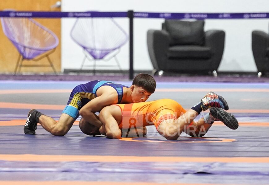 Lucha grecorromana destaca en competencia nacional