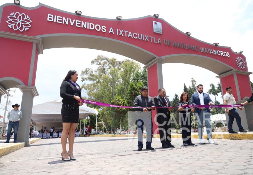 La gobernadora Lorena Cuéllar entregó el arco de acceso en Ixtacuixtla
