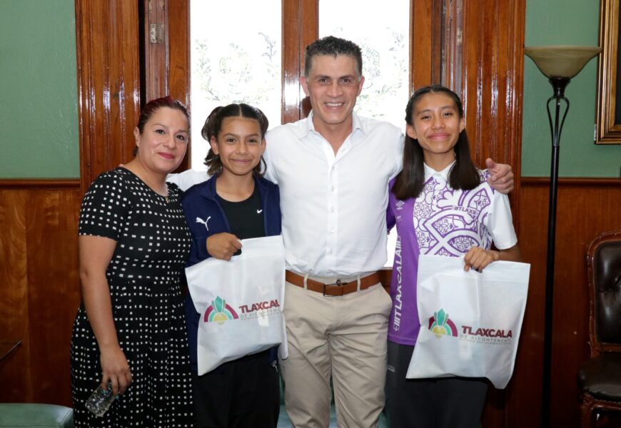 Presidente municipal de Tlaxcala reconoce a  atletas Tlaxcala a CONADE