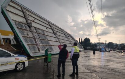 Colapso de techumbre en gasolinera de Tepeyanco