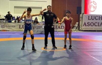 Tlaxcaltecas ganan medallas de bronce en luchas asociadas