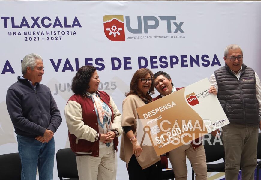 Gobierno entrega vales de despensa UPTx