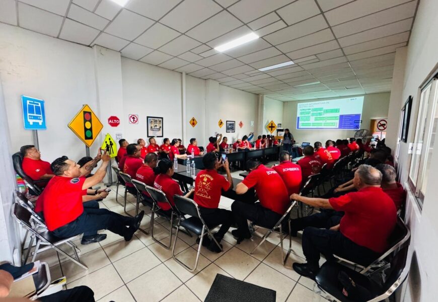 La SMyT capacitó a bomberos para obtener la licencia de conducir tipo E