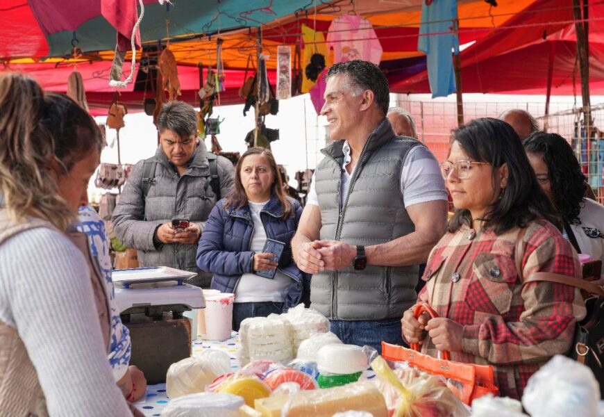 Alcalde de Tlaxcala recorre mercado y atiende peticiones en Loma Bonita