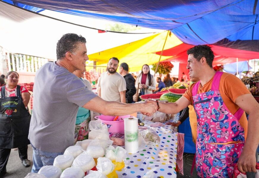 Alfonso Sánchez recorre mercado La Joya y escucha a locatarios