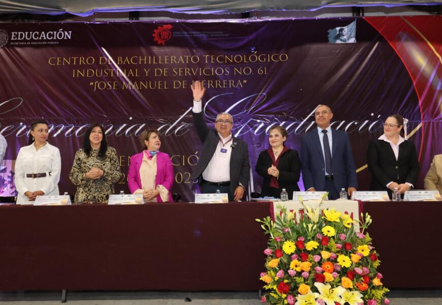 Jóvenes de Huamantla se gradúan con orgullo