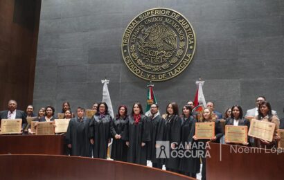 TSJE reconoce a profesionales del derecho en Tlaxcala