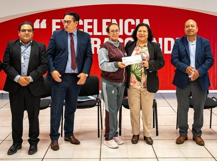 Vales de despensa UPTx benefician a personal docente y administrativo