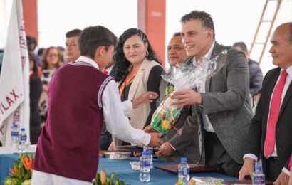 Alfonso Sánchez acompaña a generación 2022-2025 de Ixtulco