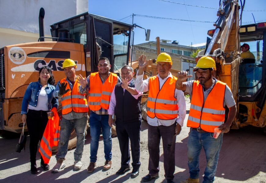 Construcción de pavimento mejora movilidad en Santa Anita Huiloac
