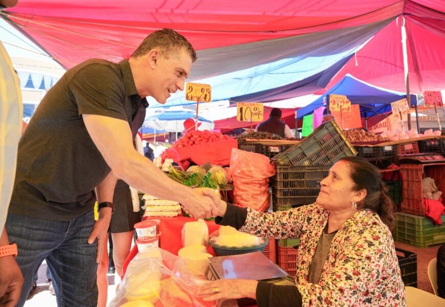 Alcalde de Tlaxcala atiende peticiones ciudadanas en la Loma Xicohténcatl
