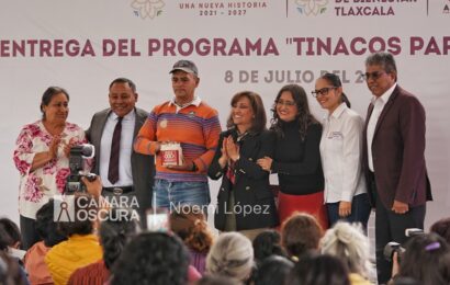 Apoyan con tinacos a 300 familias apizaquenses