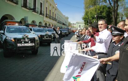Alcalde Tlaxcala entrega flotilla de vehiculos de seguridad y servicios públicos