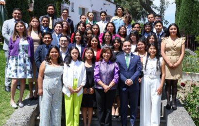 Gobernadora reconoce talento de la juventud tlaxcalteca