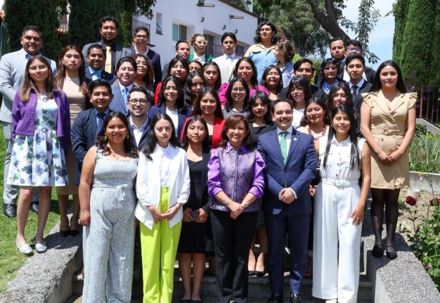 Gobernadora reconoce talento de la juventud tlaxcalteca Gobernadora reconoce talento de la juventud tlaxcalteca