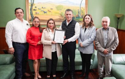 Alcalde de Tlaxcala firma convenio con Canaco