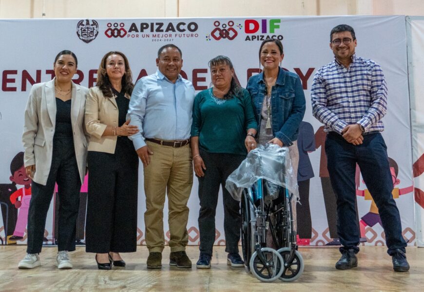 Ayuntamiento de Apizaco entrega apoyos a familias vulnerables