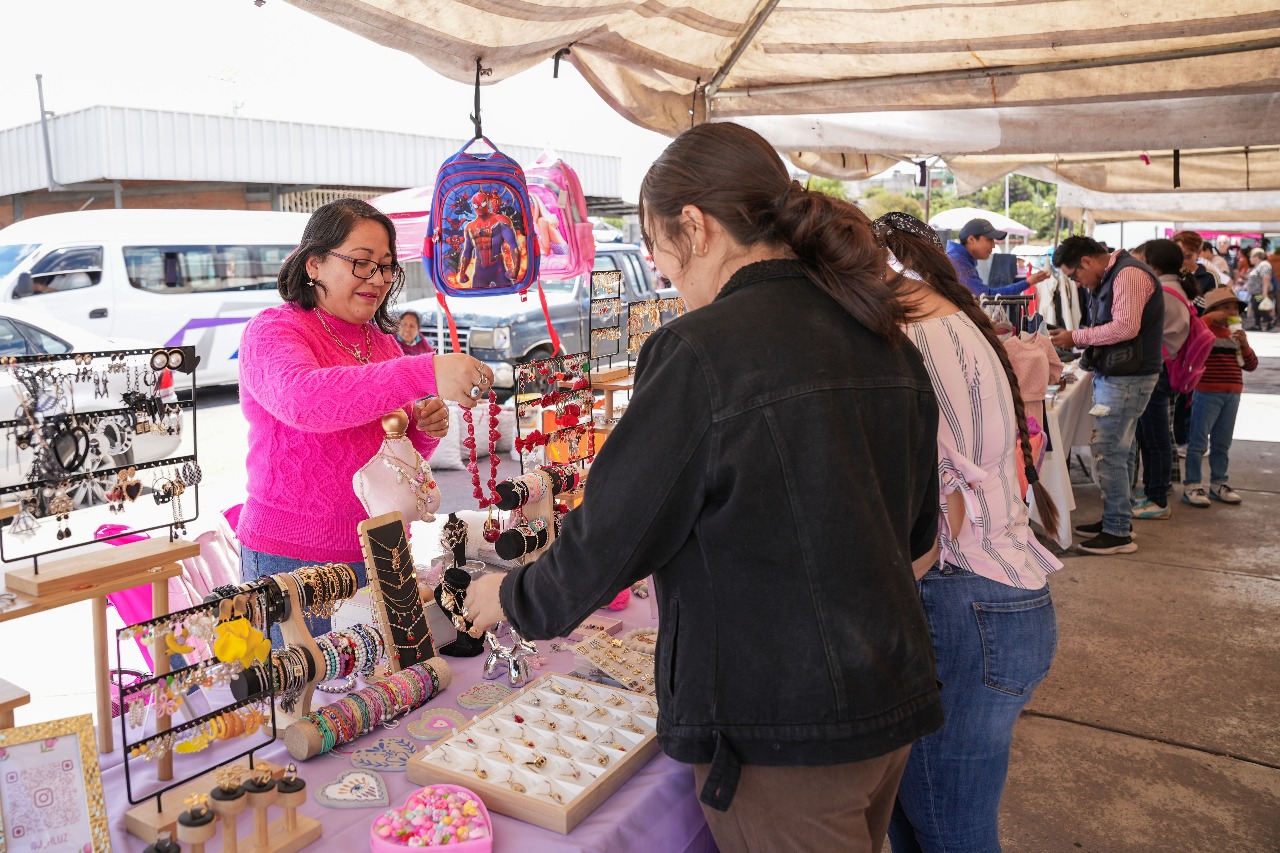 Mercado Joven en Tlaxcala abre un espacio gratuito de tres días para impulsar a jóvenes emprendedores con productos locales a precios accesibles.
