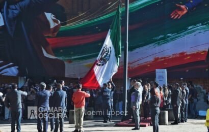 El municipio de Apizaco participa en el Izamiento de Bandera