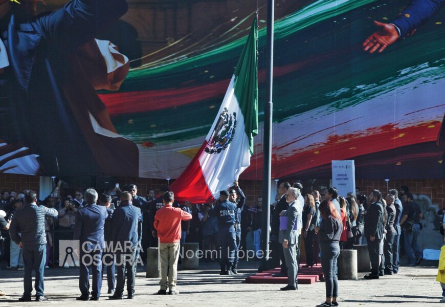 El municipio de Apizaco participa en el Izamiento de Bandera