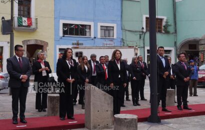 Arrío de bandera en Tlaxcala fortalece identidad y tradición en el marco de septiembre
