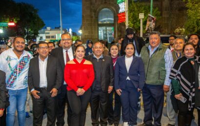 Encendido del alumbrado patrio fortalece unidad y orgullo en Apizaco
