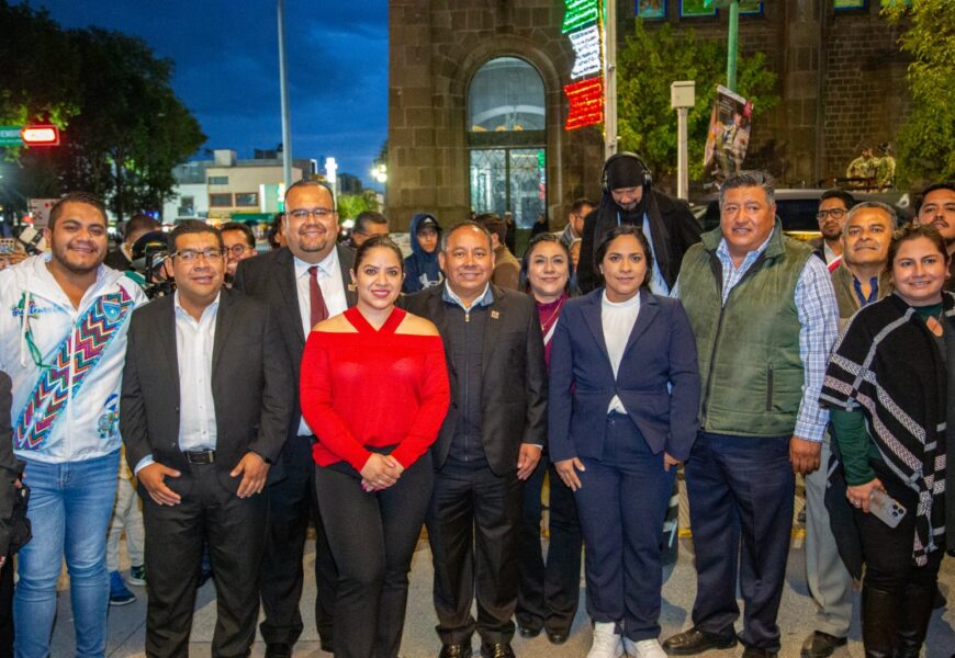 Encendido del alumbrado patrio fortalece unidad y orgullo en Apizaco