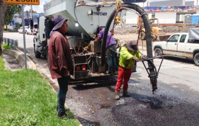 Ayuntamiento de Tlaxcala realiza bacheo en Avenida Carvajal