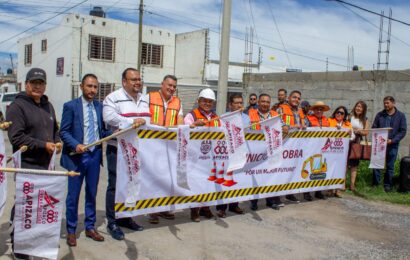 Construcción pavimento mejora movilidad en Santa Anita Huiloac