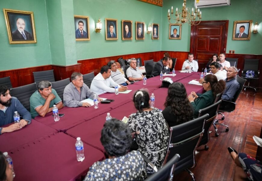 Secretario del Ayuntamiento de Tlaxcala abre diálogo con vecinos de Tizatlán Secretario del Ayuntamiento de Tlaxcala abre diálogo con vecinos de Tizatlán