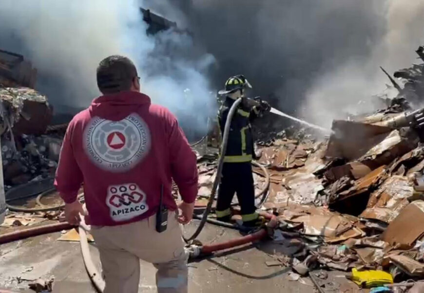 Incendio en recicladora de San Isidro