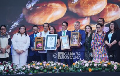 Tlaxcala logra Récord Guinness con pan de fiesta más grande del mundo
