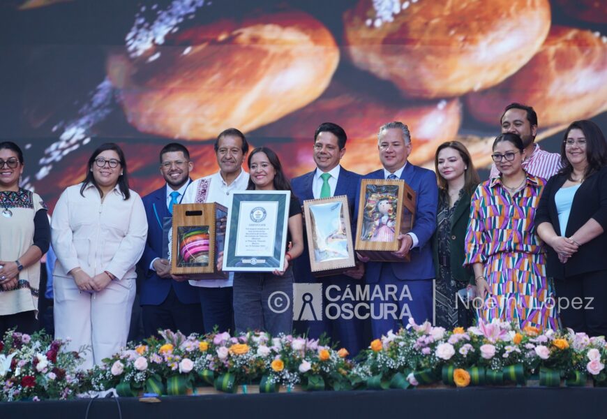 Tlaxcala logra Récord Guinness con pan de fiesta más grande del mundo