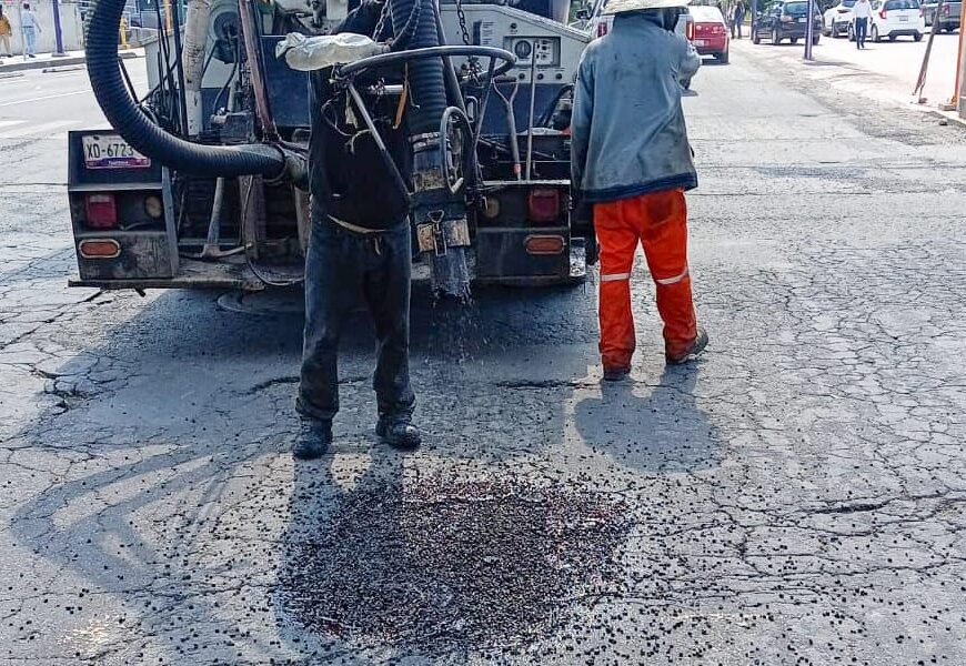 Gobierno de Tlaxcala refuerza programa de bacheo para mejorar la movilidad Gobierno de Tlaxcala refuerza programa de bacheo para mejorar la movilidad