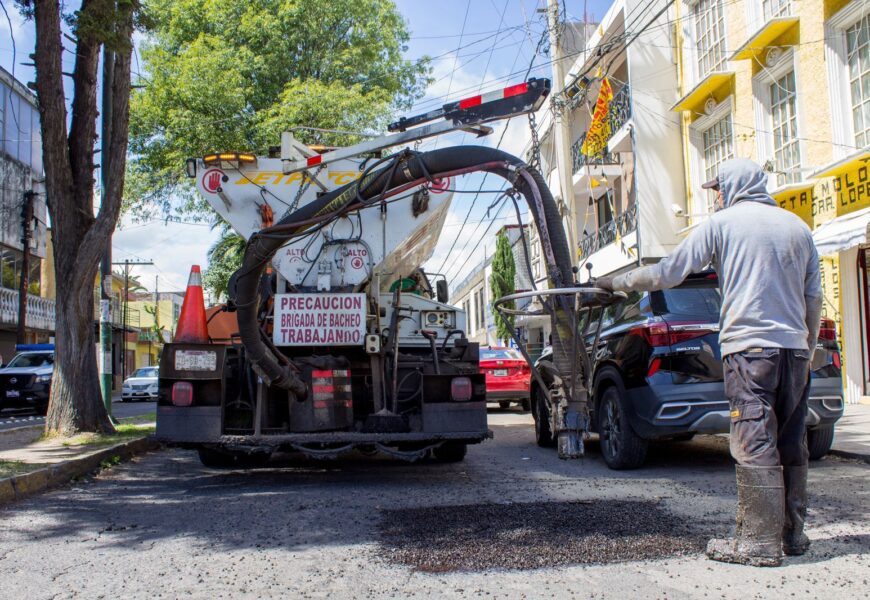 Programa de Bacheo Permanente mejora vialidades en Apizaco