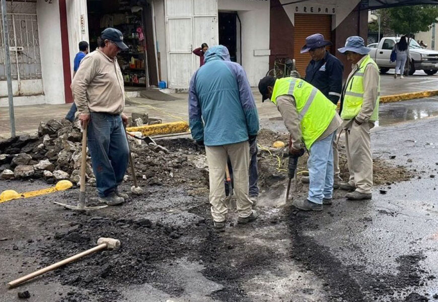 Fugas de agua en Apizaco: reparan red en comunidades
