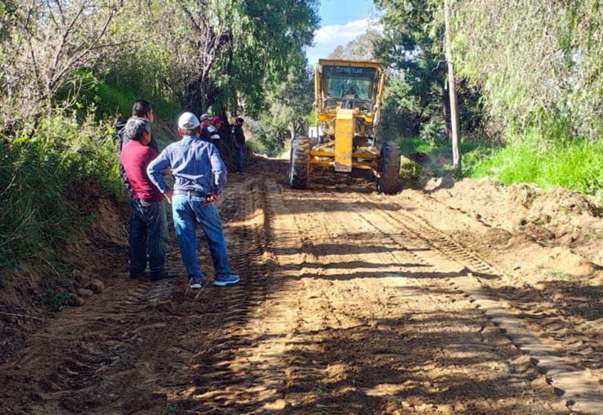 Mejoramiento de caminos en Cuauhtelulpan avanza