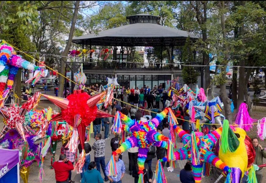 Inicia festival la «Navidad Brilla en Apizaco» con concurso de piñatas