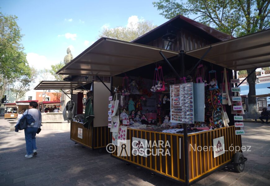 Regresan artesanos a la Plaza Xicohténcatl