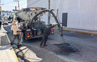 Programa permanente de bacheo avanza firme en la capital del estado