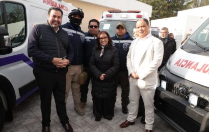 Gobernadora Lorena Cuéllar entrega ambulancias municipales