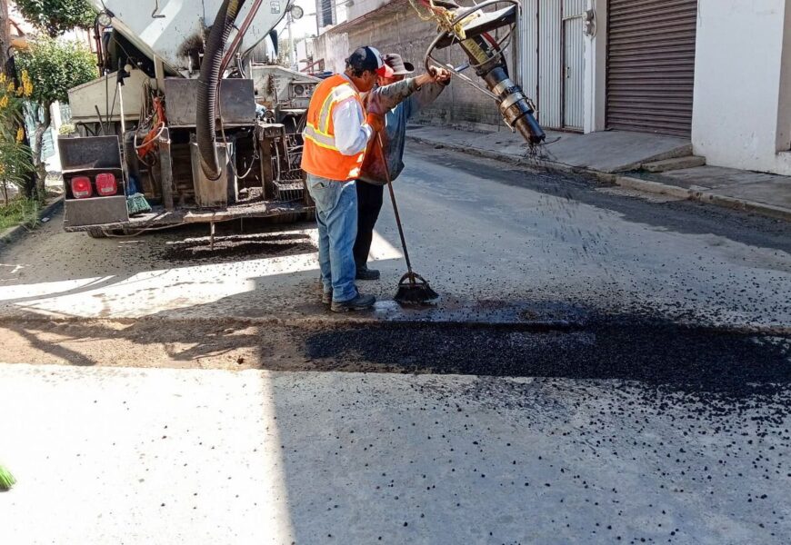 El bacheo en Avenida Juárez de Tlaxcala mejora movilidad y seguridad vial