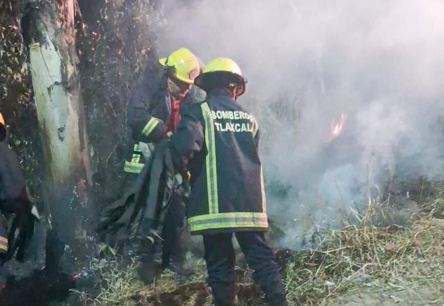 Policía municipal atienden incendio en Santa María Acuitlapilco Policía municipal atienden incendio en Santa María Acuitlapilco