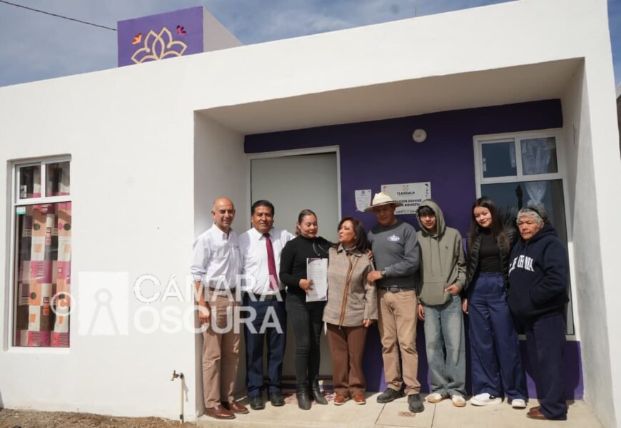 Realizan entrega de viviendas en Xalostoc